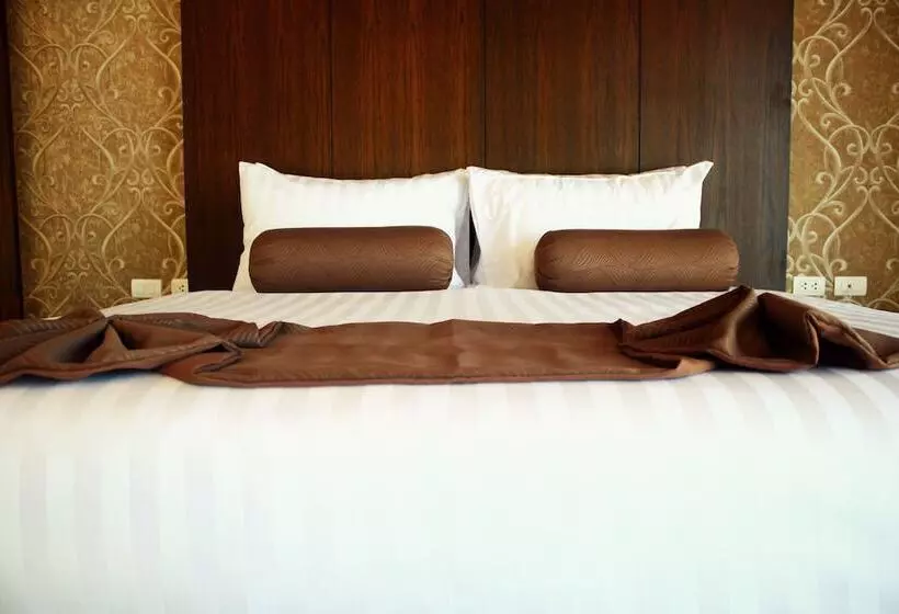 Phi Phi Cliff Beach Resort