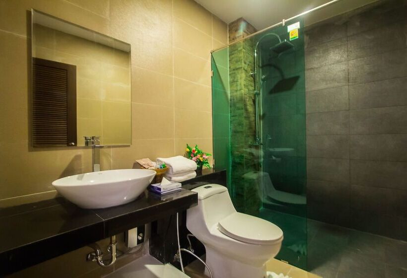 Phi Phi Cliff Beach Resort