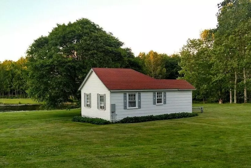 Eden Village Motel & Cottages
