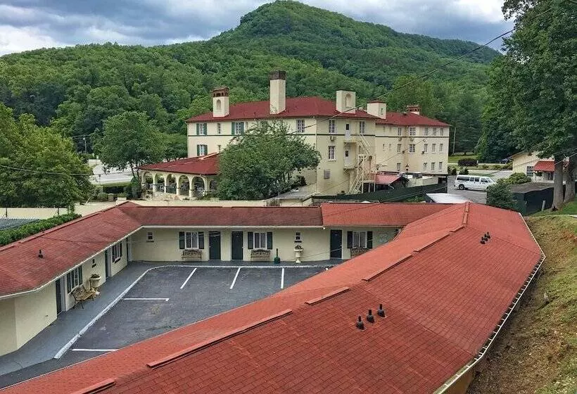 Hotelli The 1927 Lake Lure Inn & Spa