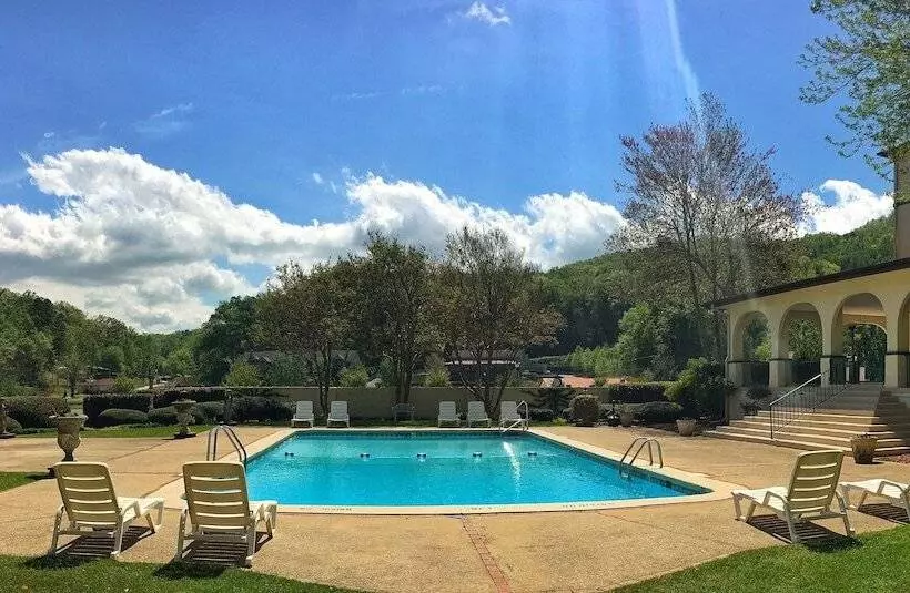 Hotelli The 1927 Lake Lure Inn & Spa