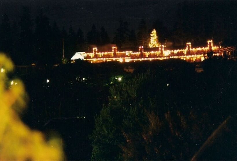 Отель The Stanford Inn By The Sea Eco Resort