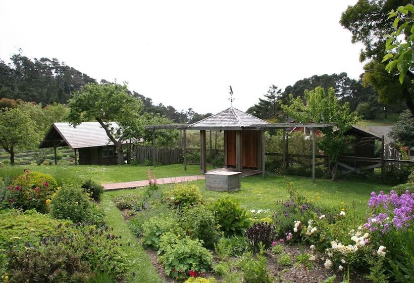 Отель The Stanford Inn By The Sea Eco Resort