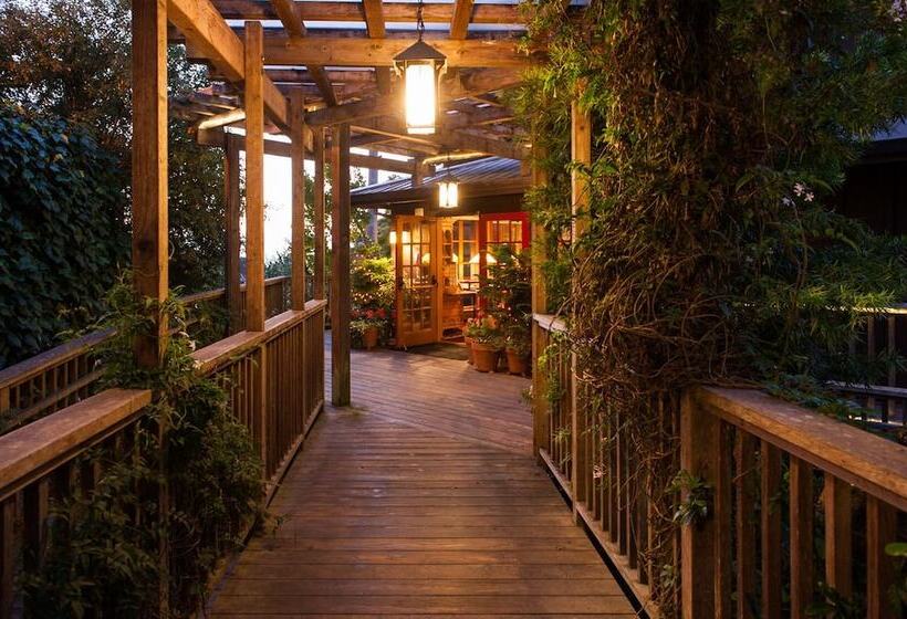 Отель The Stanford Inn By The Sea Eco Resort