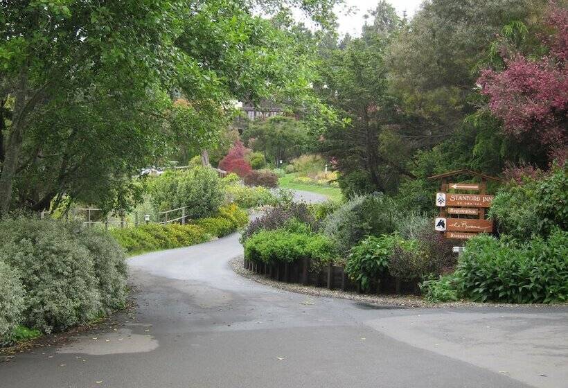 Отель The Stanford Inn By The Sea Eco Resort