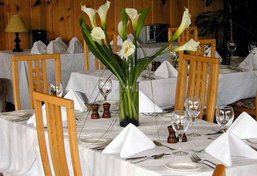 Отель The Stanford Inn By The Sea Eco Resort