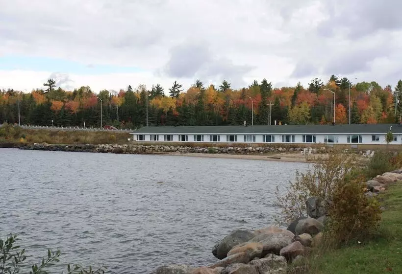 Motelli Carolyn Beach Inn