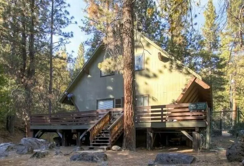 Scenic Wonders Yosemite Creekside Loft