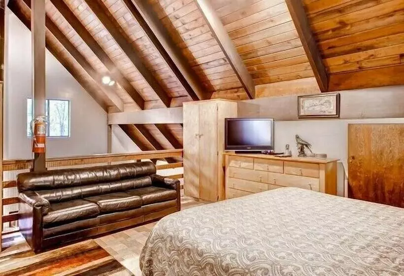 Scenic Wonders Yosemite Creekside Loft