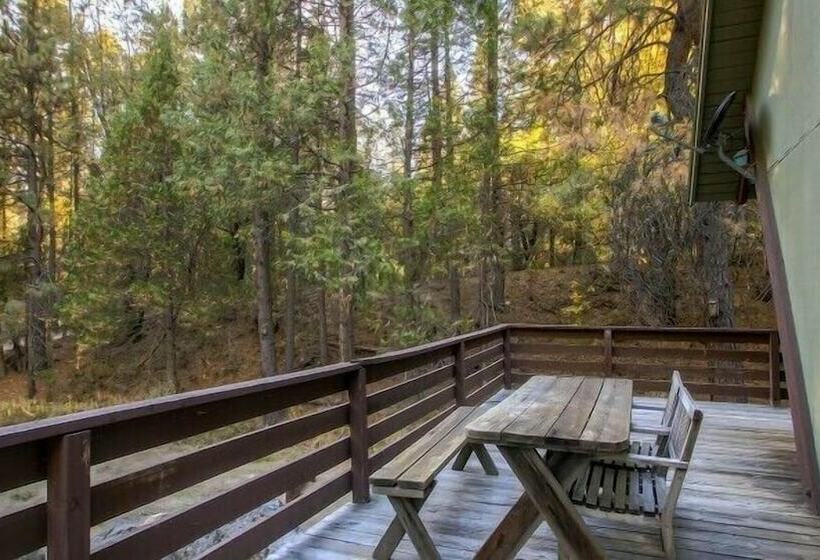 Scenic Wonders Yosemite Creekside Loft