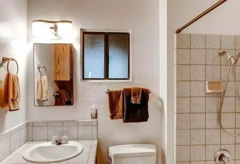 Scenic Wonders Yosemite Creekside Loft