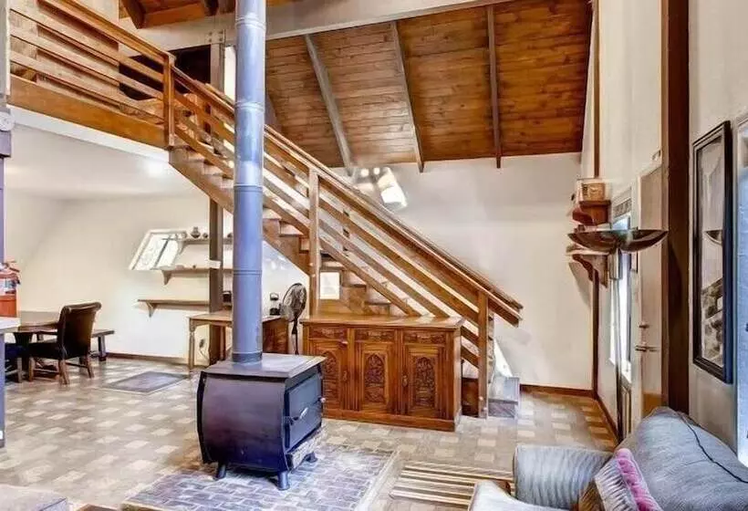 Scenic Wonders Yosemite Creekside Loft