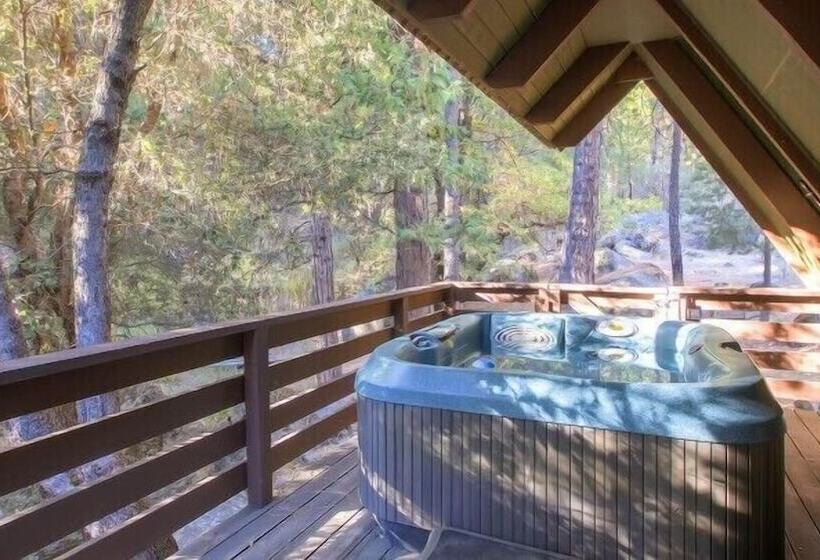 Scenic Wonders Yosemite Creekside Loft