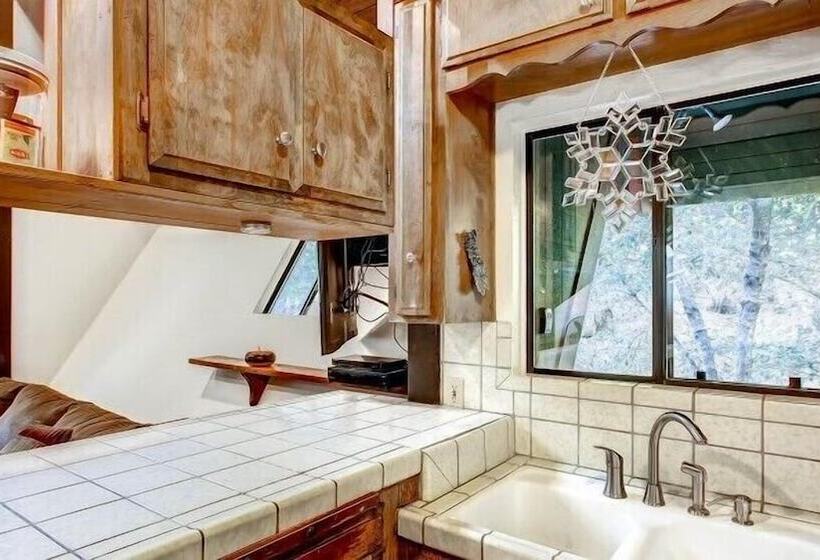 Scenic Wonders Yosemite Creekside Loft