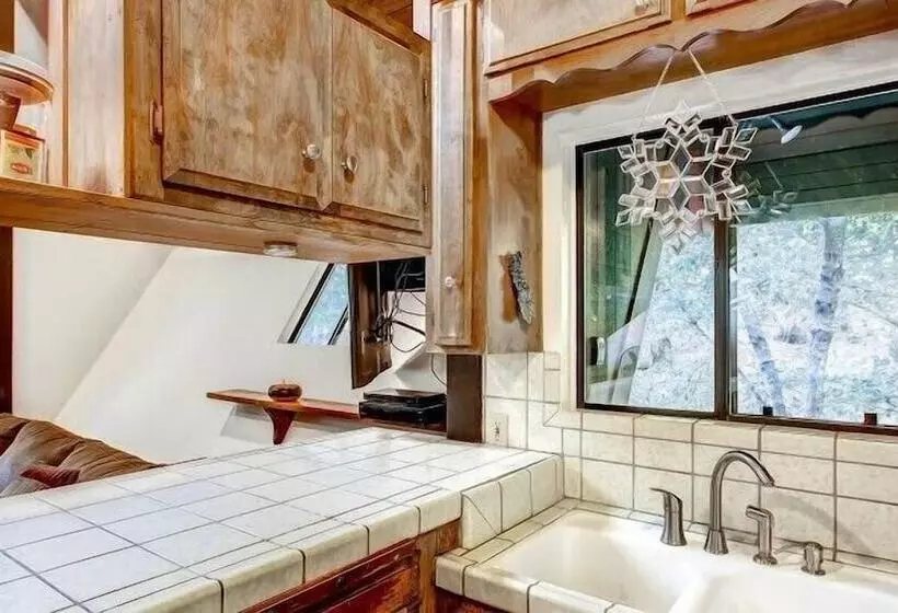 Scenic Wonders Yosemite Creekside Loft