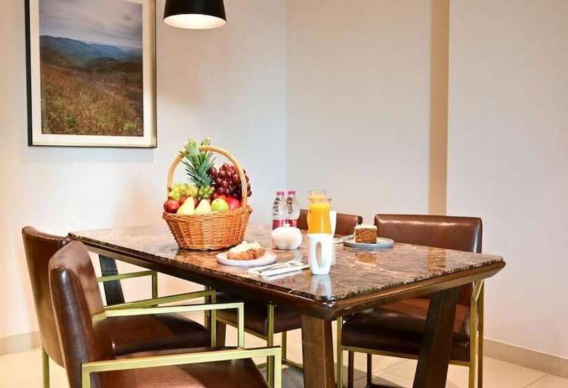 هتل Retaj Baywalk Residence