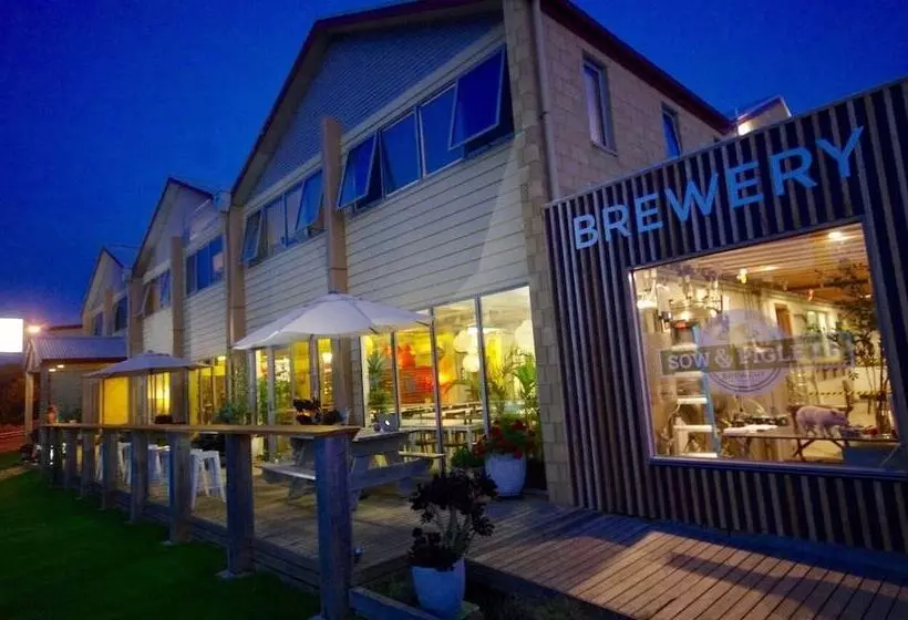 Общежитие Sow And Piglets Guesthouse