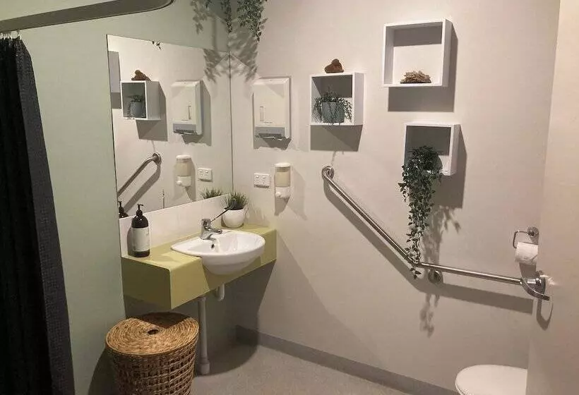 Общежитие Sow And Piglets Guesthouse