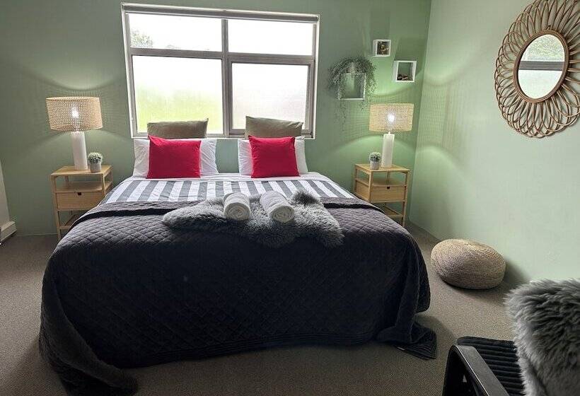 旅馆 Sow And Piglets Guesthouse