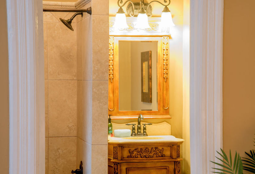 צימר Antebellum Inn