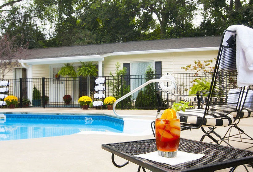 צימר Antebellum Inn