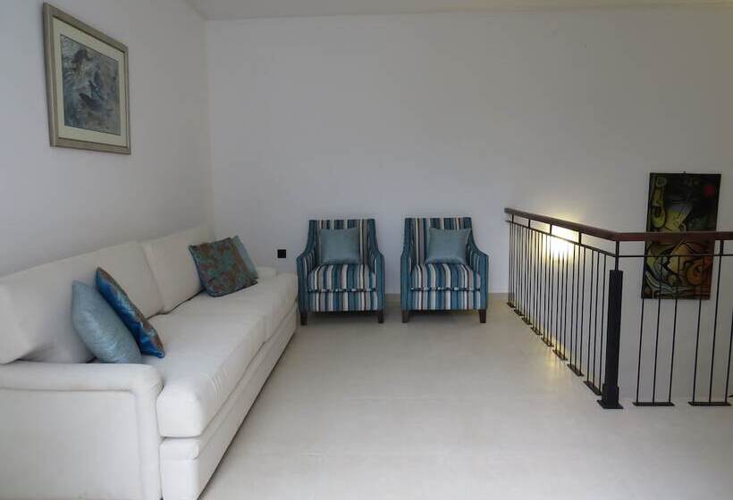 ベッドアンドブレックファースト Chapelton House