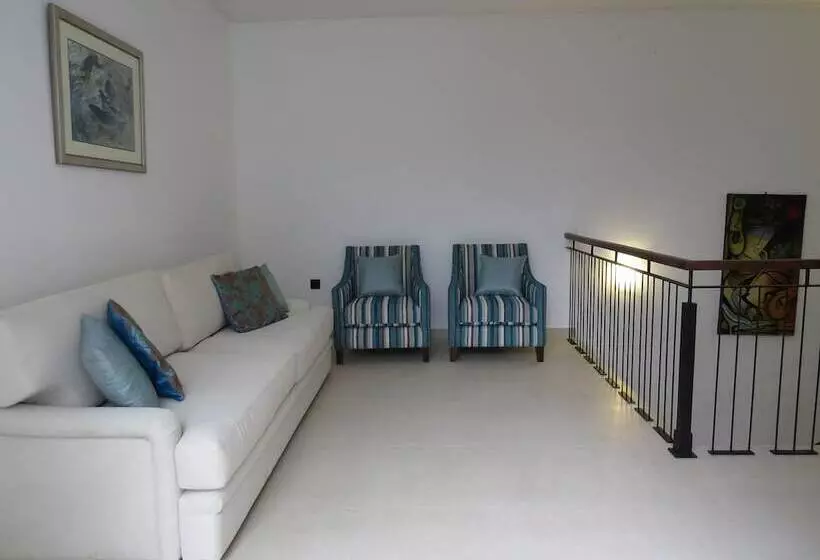 Bed & Breakfast Chapelton House