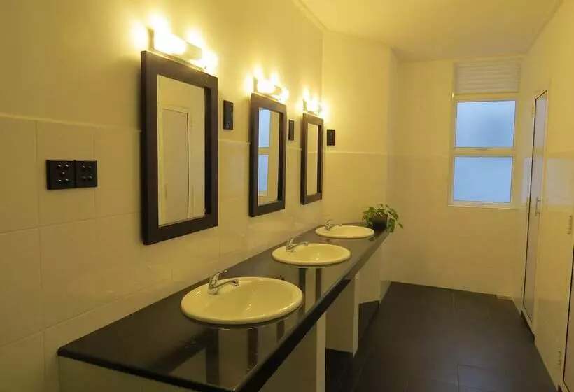 Bed & Breakfast Chapelton House