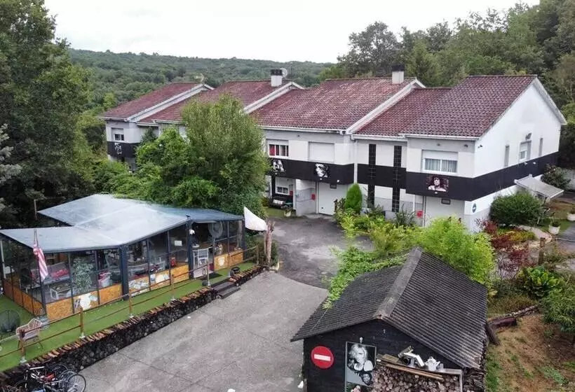 هتل Apartamentos Rock Star