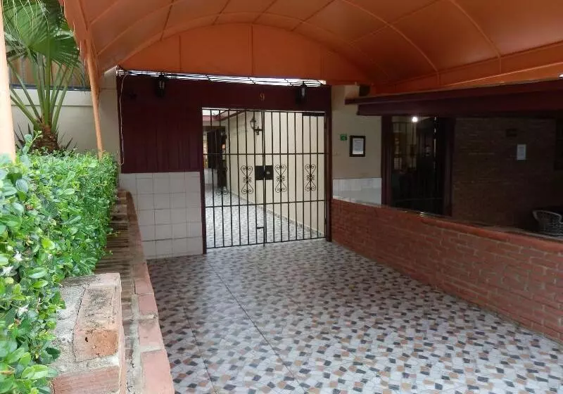 Hotel Garant & Suites