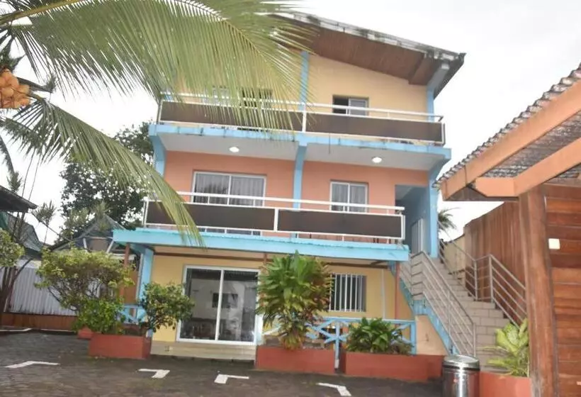 هتل Hôtel Restaurant Gites Kribi