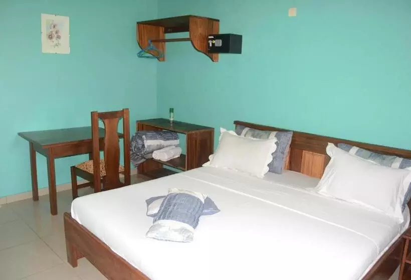 هتل Hôtel Restaurant Gites Kribi