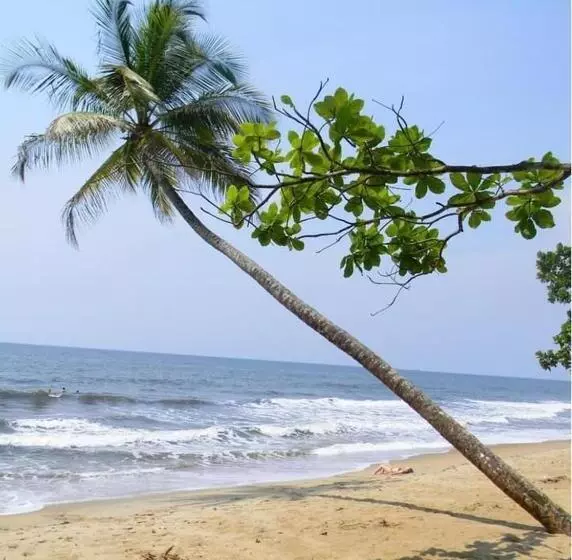 هتل Hôtel Restaurant Gites Kribi