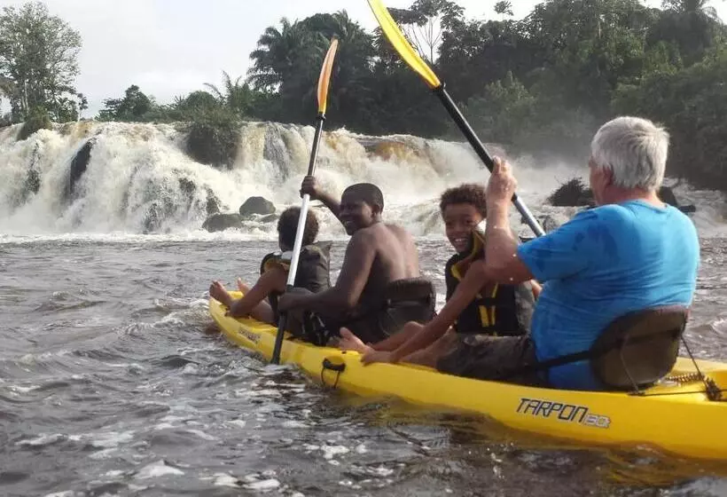 هتل Hôtel Restaurant Gites Kribi