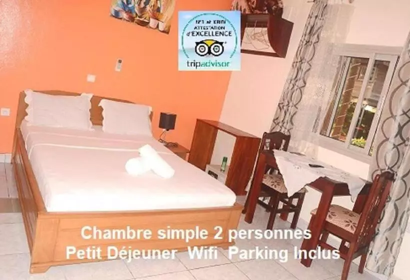 هتل Hôtel Restaurant Gites Kribi