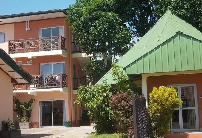 هتل Hôtel Restaurant Gites Kribi