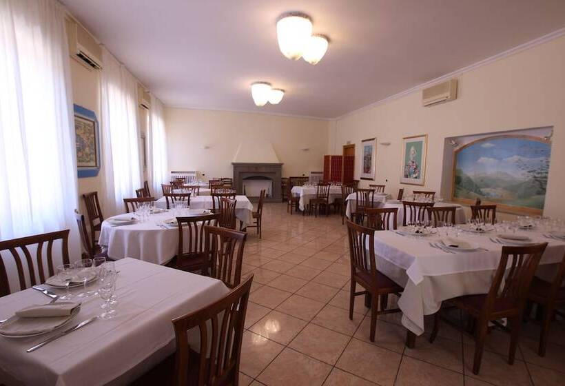 هتل Ristorante Anita