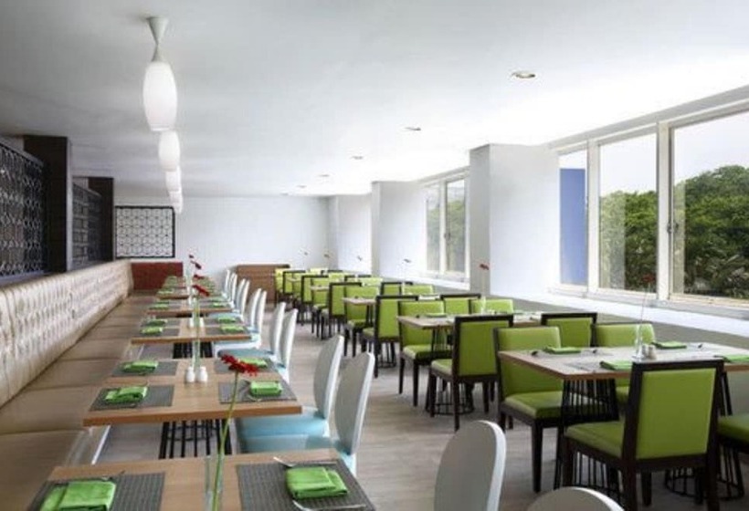 בית מלון כפרי Santika Kelapa Gading