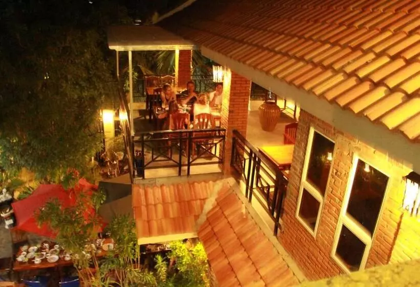 호텔 The Coconut House