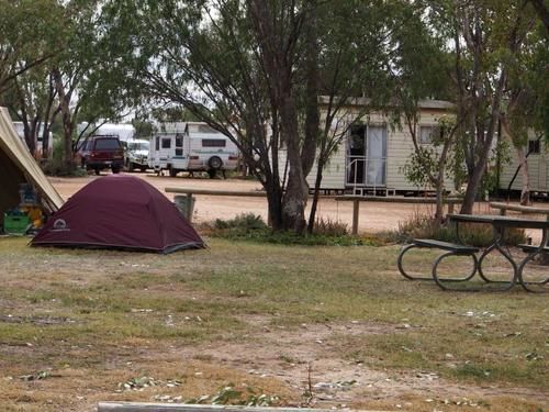 Motel Lightning Ridge Outback Resort & Caravan Park