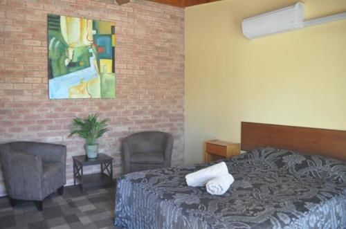 Motel Lightning Ridge Outback Resort & Caravan Park