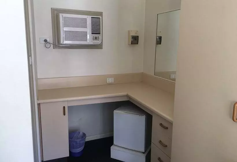 汽车旅馆  Westside Motor Inn