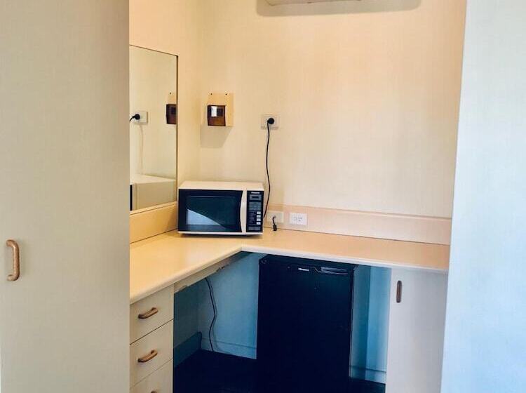 מוטל Westside Motor Inn