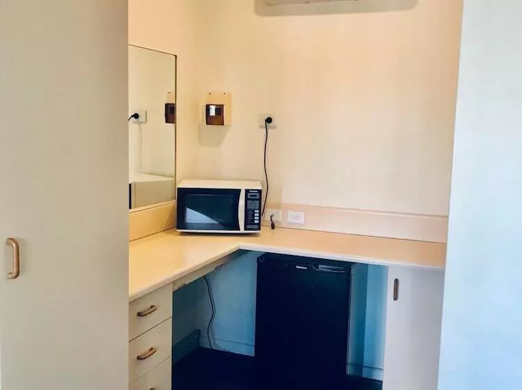 汽车旅馆  Westside Motor Inn