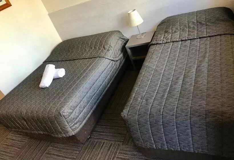 汽车旅馆  Westside Motor Inn