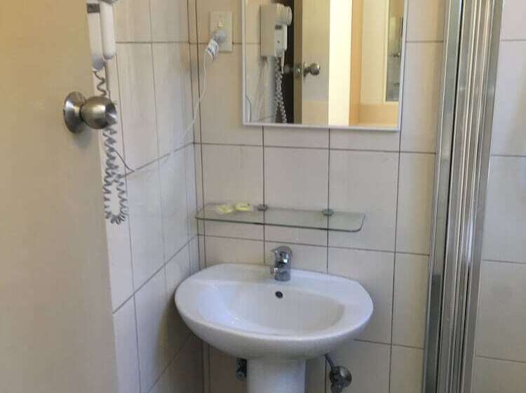 מוטל Westside Motor Inn