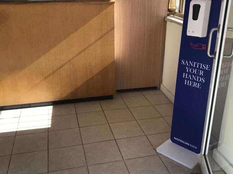 מוטל Westside Motor Inn