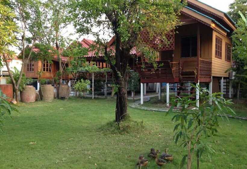 بنسيون The Little Lopburi Village