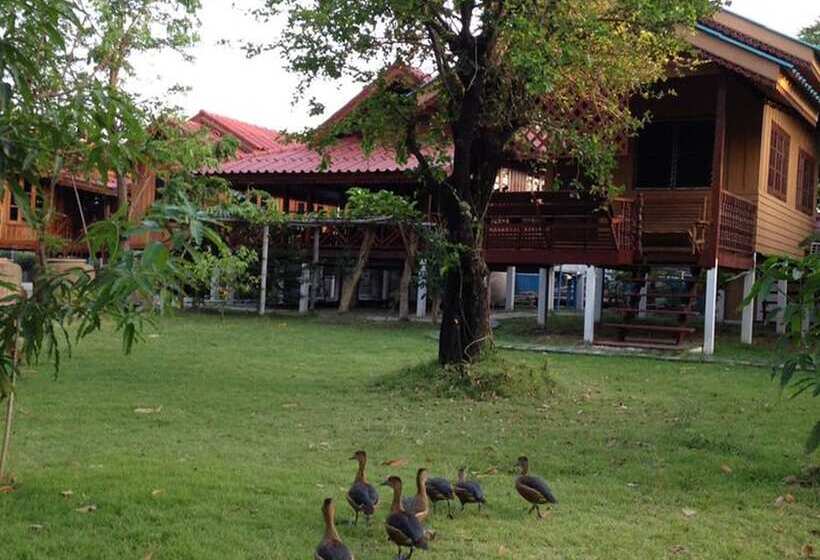 بنسيون The Little Lopburi Village