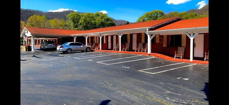 Travelowes Motel  Maggie Valley